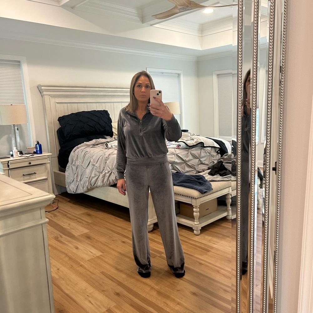 Vuori haven velour set worn twice!!
